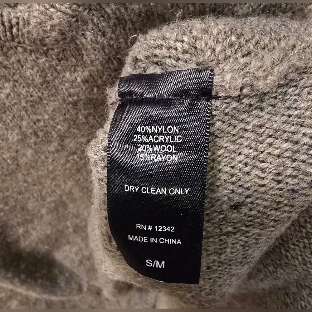 COIN 1804 Elegant Women's V-Neck Sweater Hi Low Small- Medium - Picture 4 of 5